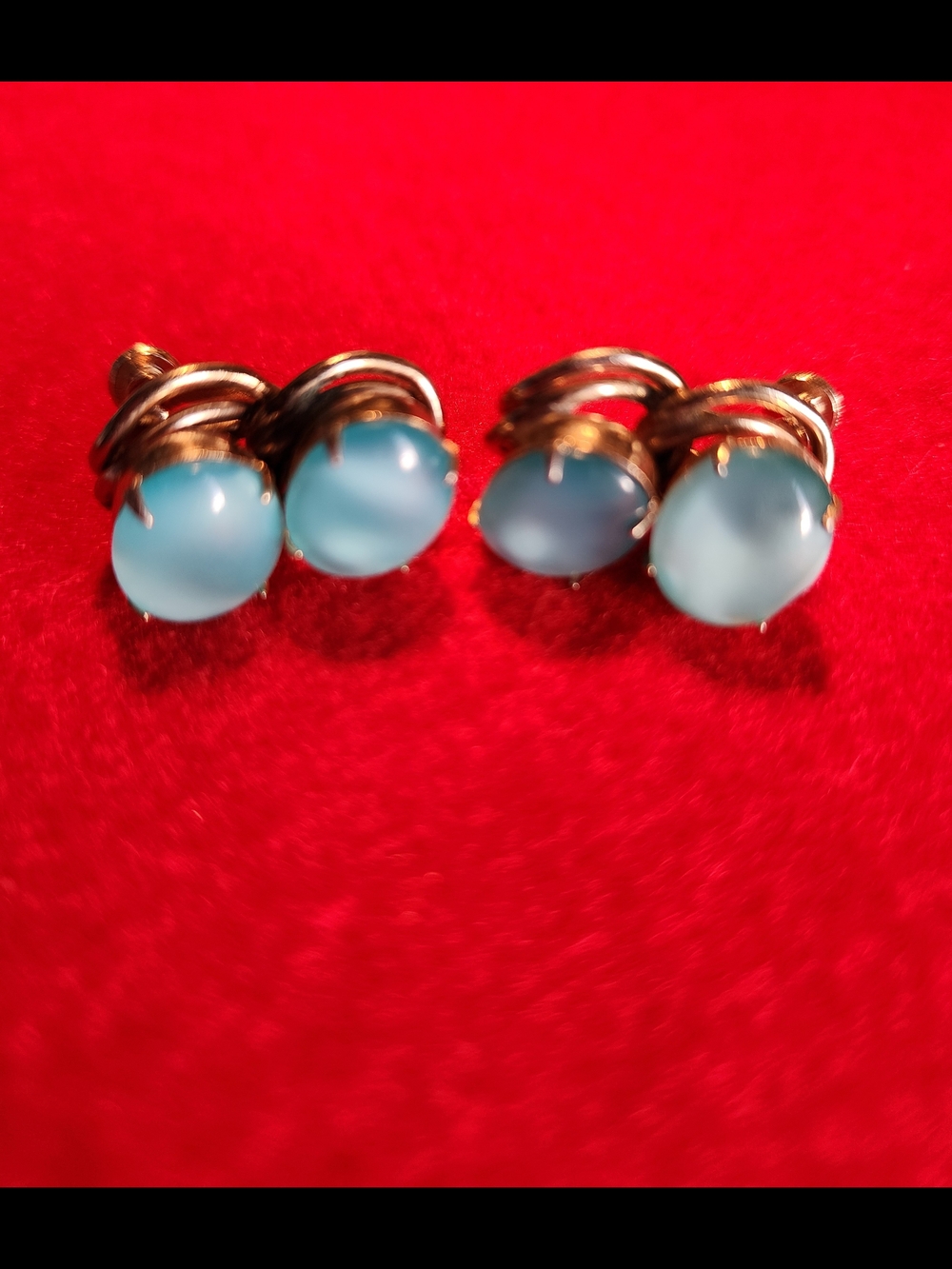Vintage Blue Cabochon Screw-on Earrings - Gold-Tone Setting
